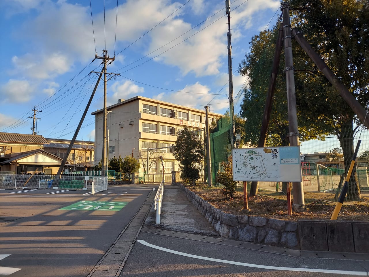 大垣市立宇留生小学校