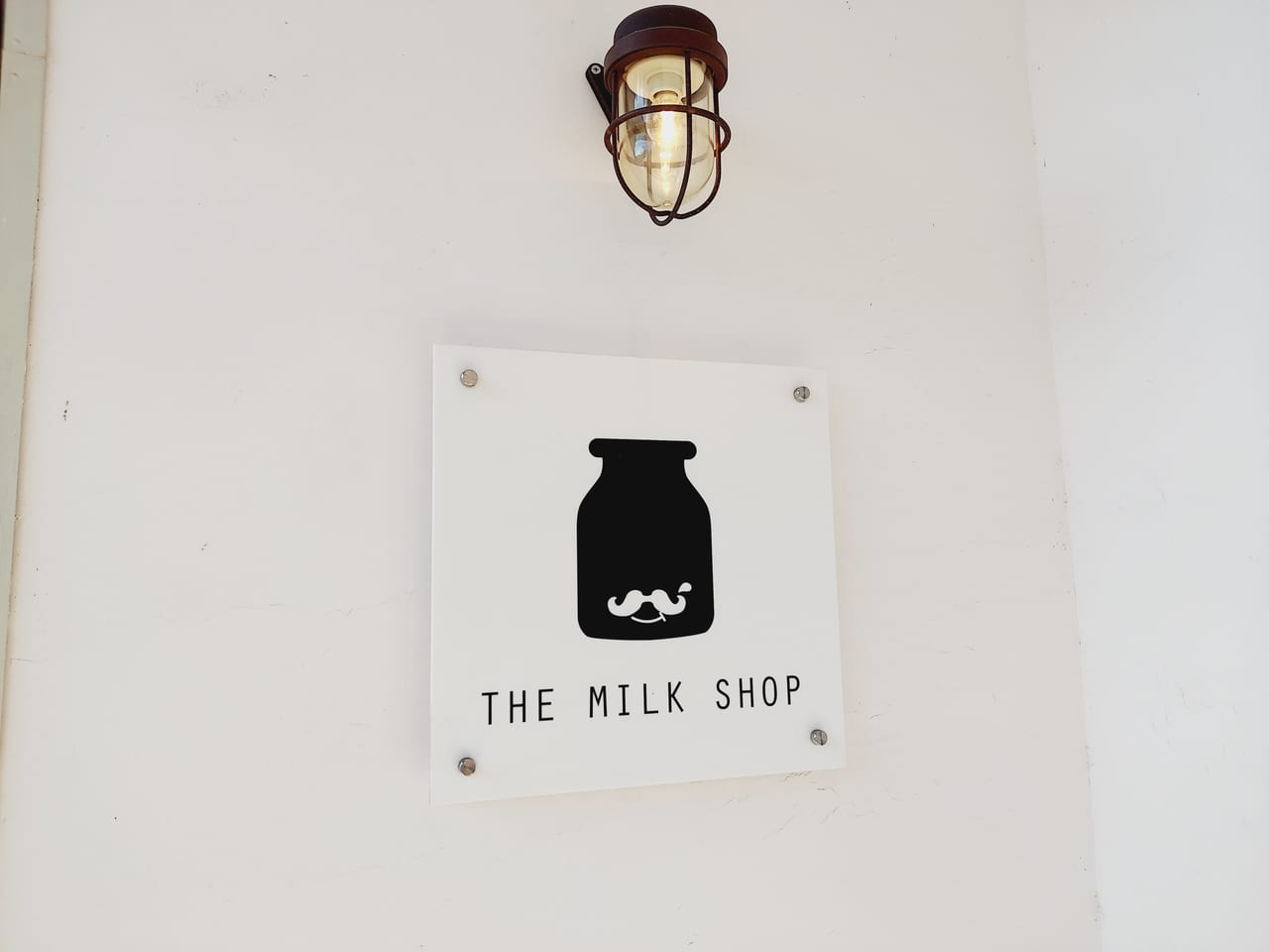 THE MILK SHOP 棚橋牧場看板