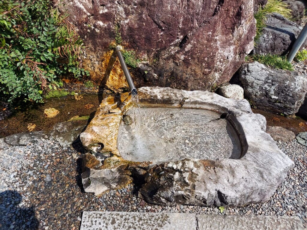 春日神社「春日の宮湧き出ずる名水」